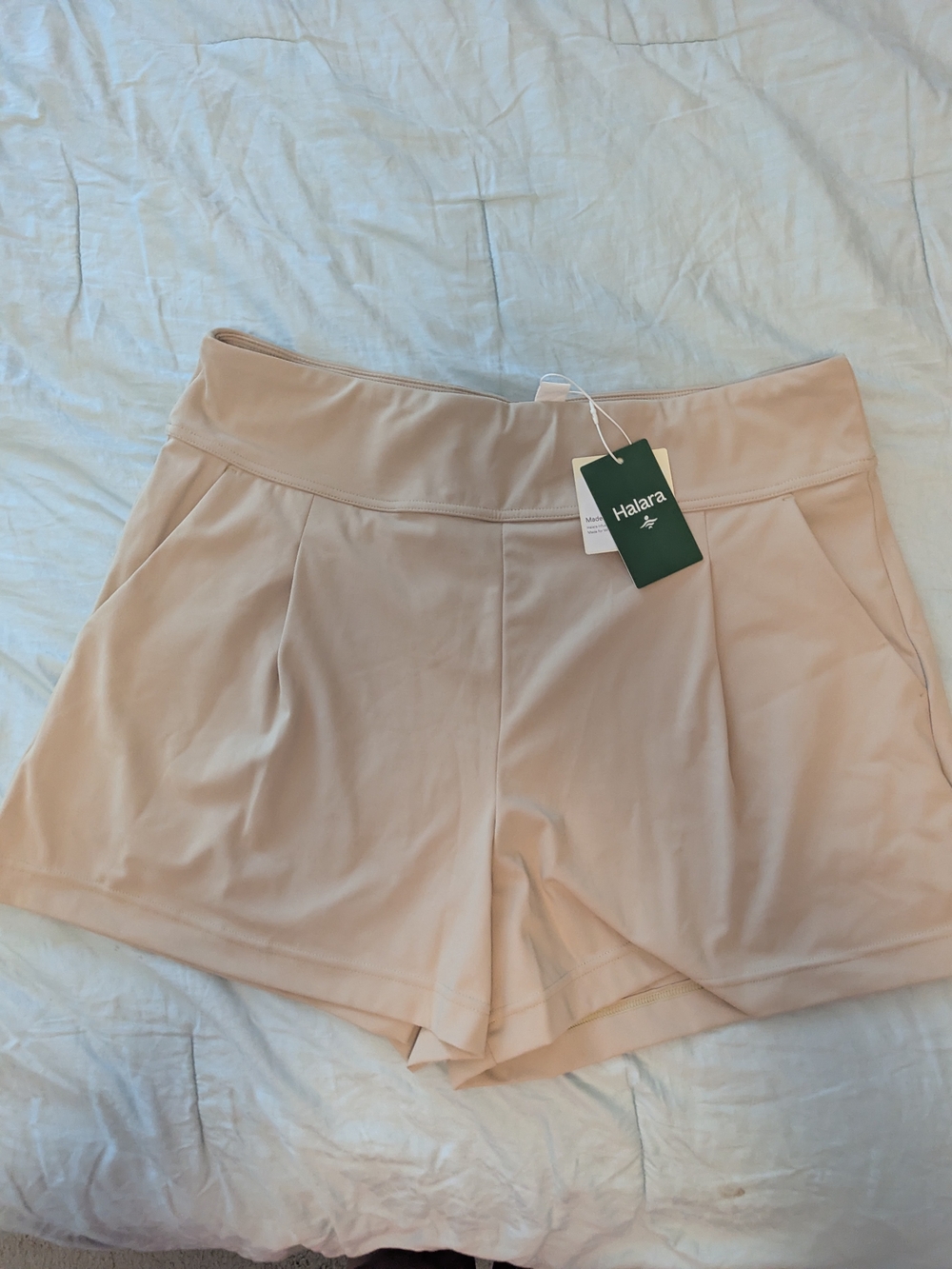 HALARA Beige High-Waist Shorts